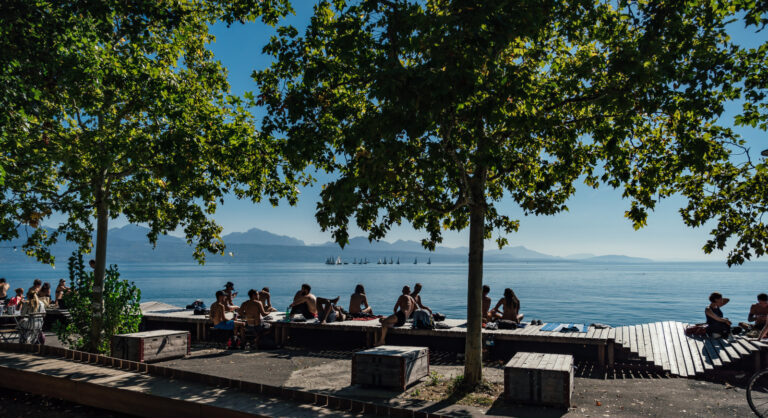 Detente au bord du lac.  jetee de la Compagnie