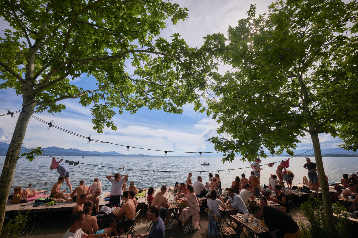 Le Minimum buvette ephemere au bord du lac Leman
