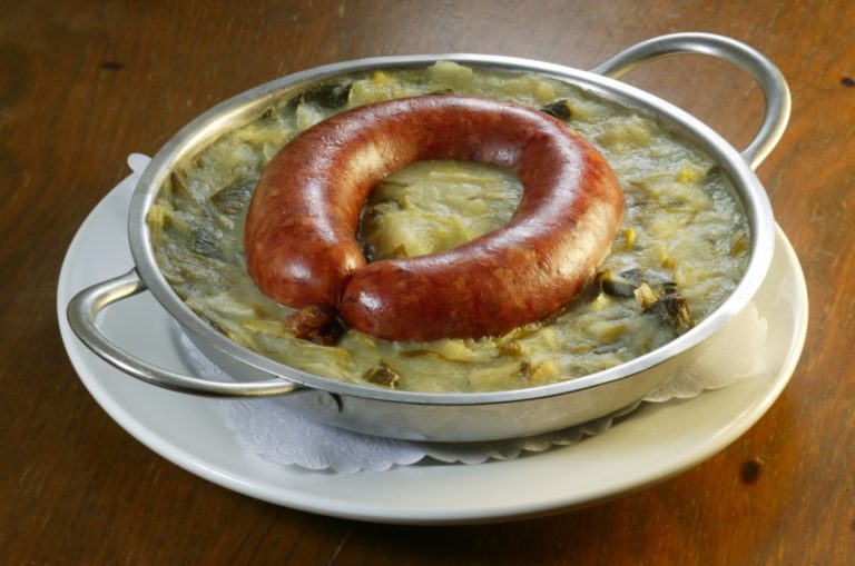 Assiette de Papet vaudois, sp&eacute;cialit&eacute;  vaudoise